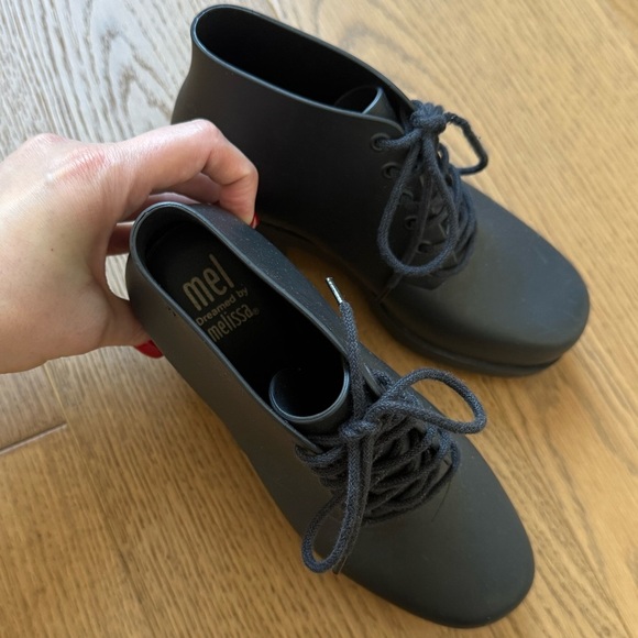 Mini Melissa Stellar Lace Up Ankle Boots Kids - EUC - Girls Size 1 - Black - Picture 4 of 7